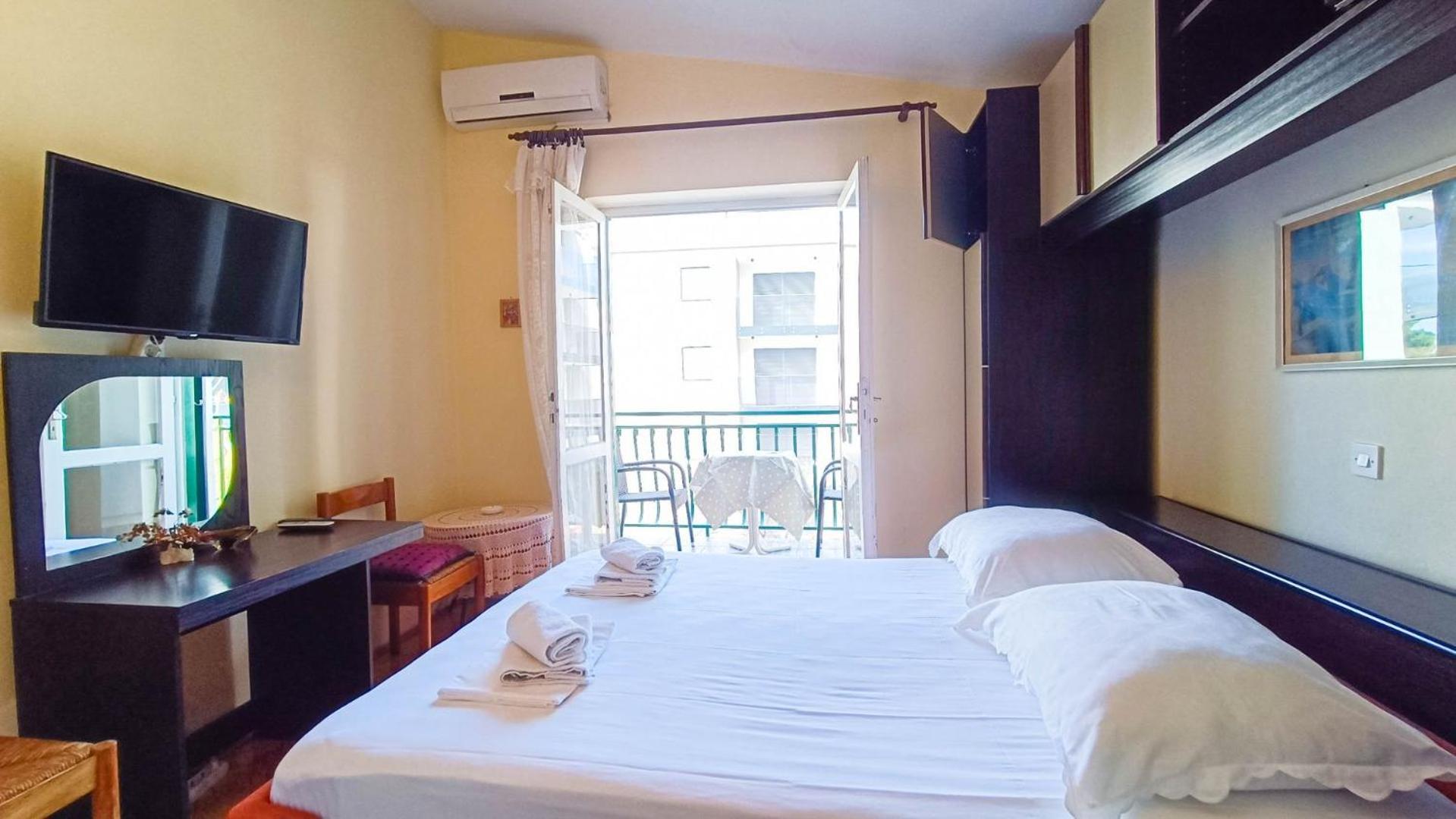 Apartments Ines - 15 Meters From The Beach Promajna Exterior foto
