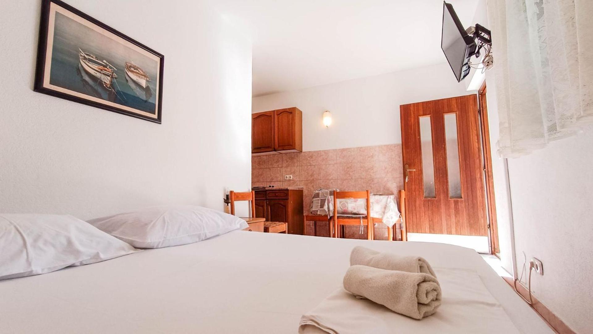 Apartments Ines - 15 Meters From The Beach Promajna Exterior foto