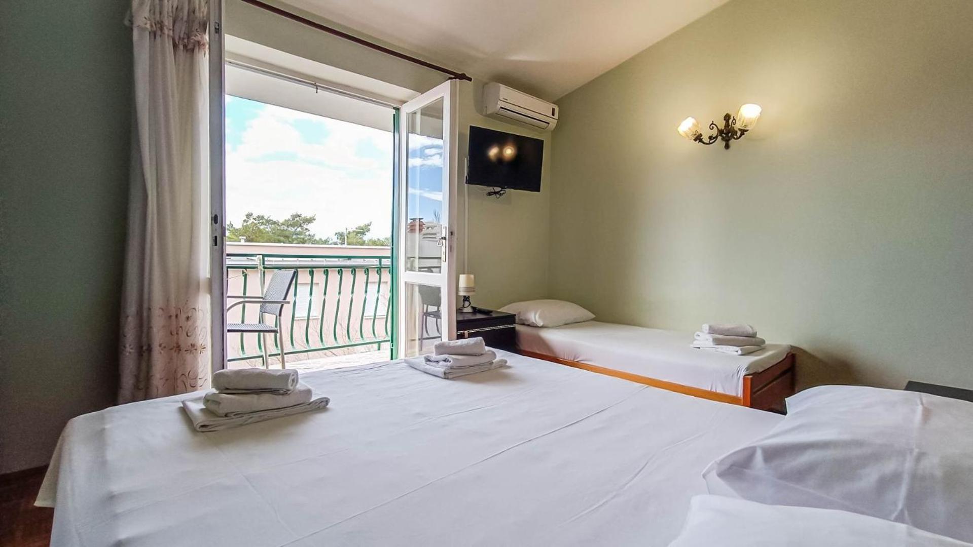 Apartments Ines - 15 Meters From The Beach Promajna Exterior foto