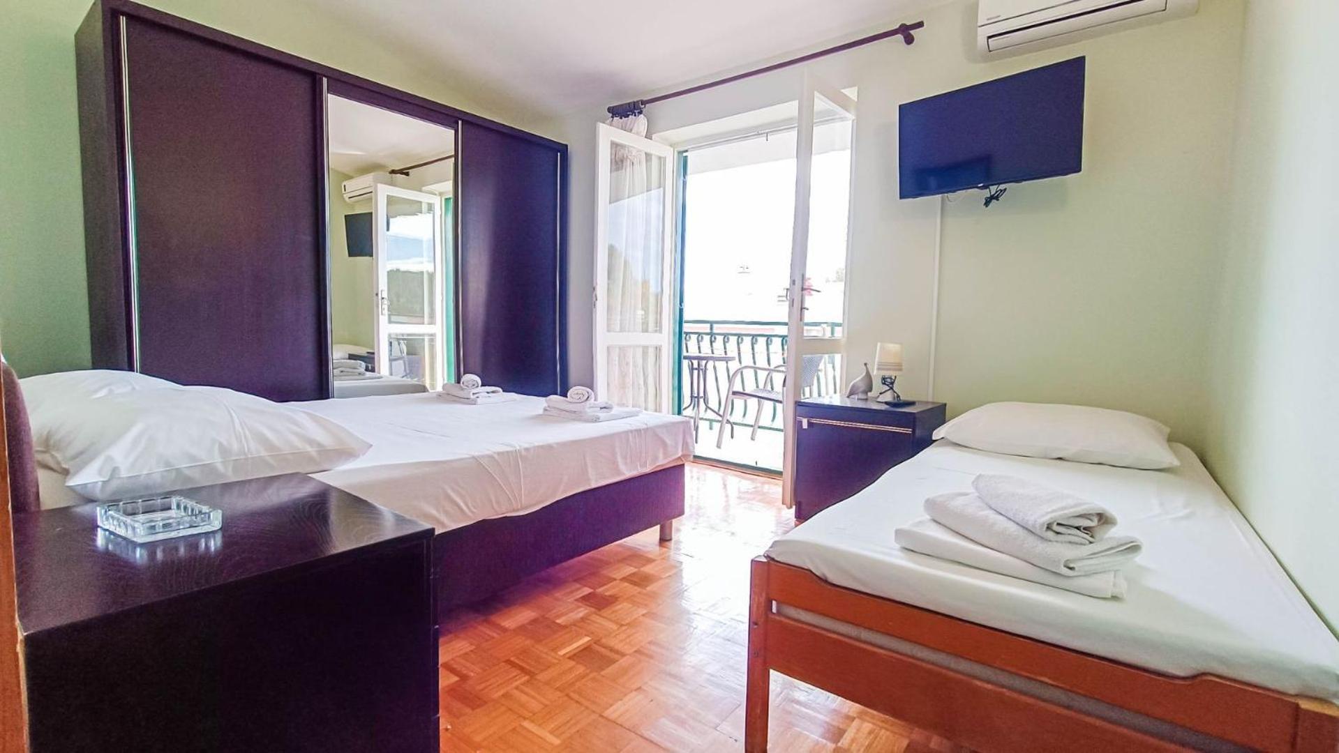Apartments Ines - 15 Meters From The Beach Promajna Exterior foto