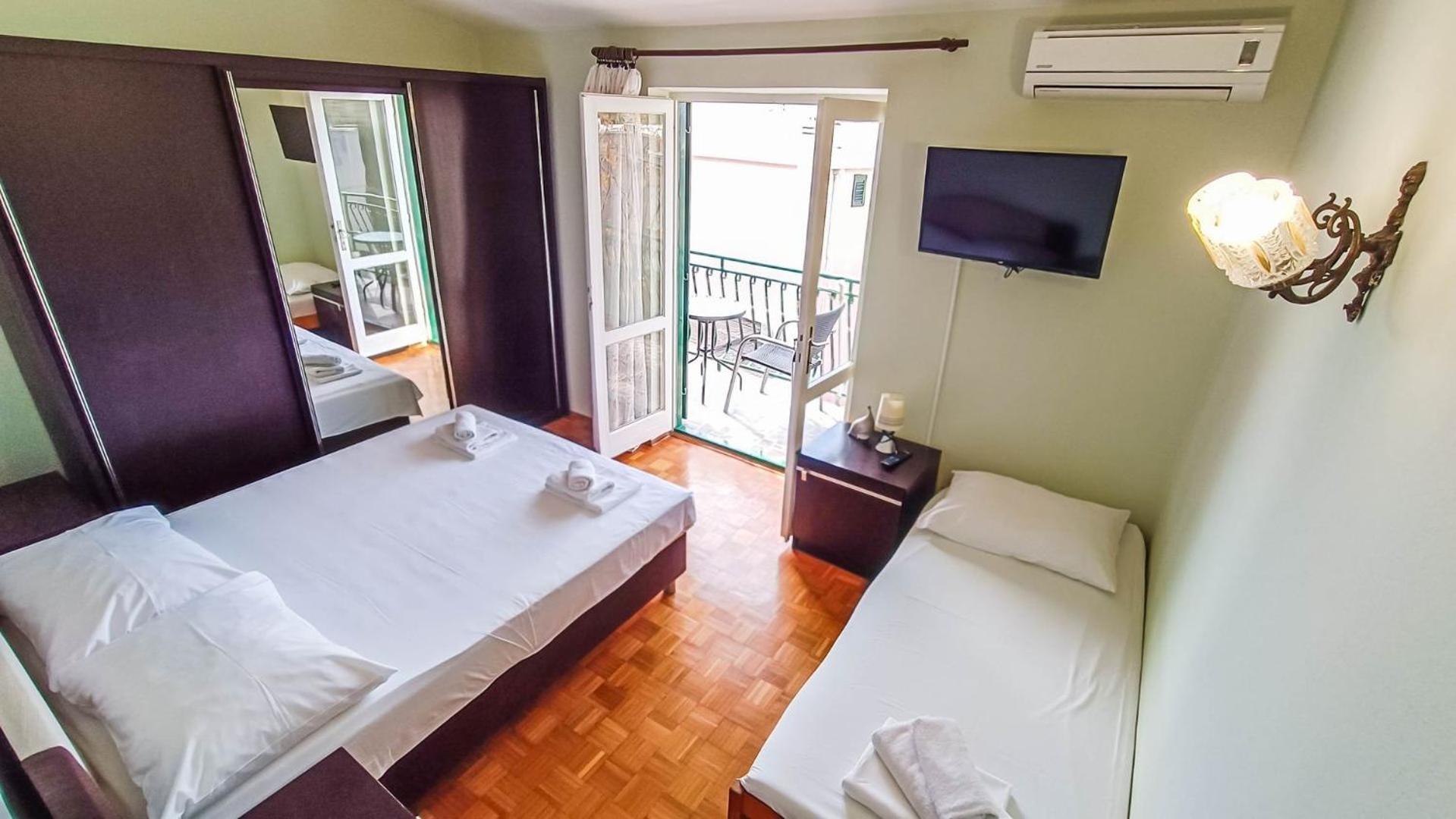 Apartments Ines - 15 Meters From The Beach Promajna Exterior foto
